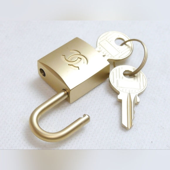 RARE Chanel Matte Gold Padlock and Keys Set! - Picture 1 of 8